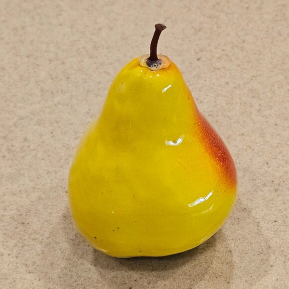 VINTAGE HANDPAINTED CERAMIC PEAR MAJOLICA DECOR DISPLAY ART FRUIT VIETRI ITALY - Picture 2 of 6